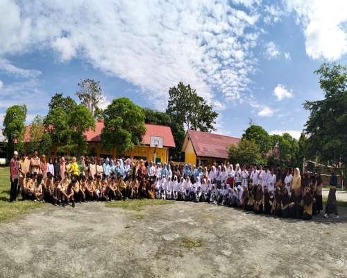 Pemotretan seluruh siswa kelas XII SMK Negeri 5 Pinrang