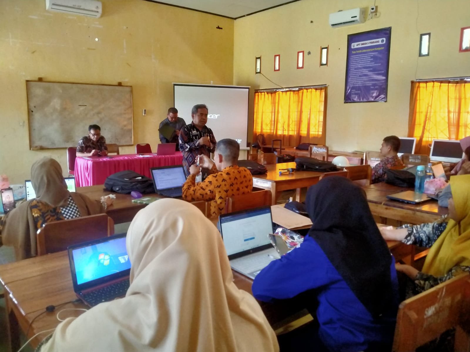 SEMINAR MOTIVASI PEMBELAJARAN DAN  PENGISIAN RHK  OLEH KOMBELMAC SMK N 5 PINRANG 